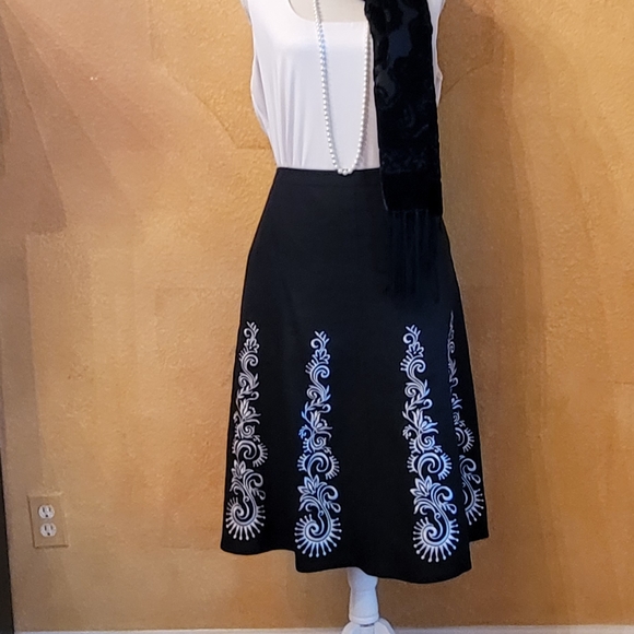 Ann Taylor LOFT - Skirt Embroidered Linen Size 12 - Picture 12 of 15